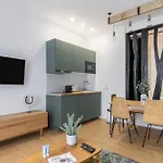 Relax In On Old Art Galery *
