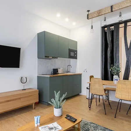 Relax In On Old Art Galery *